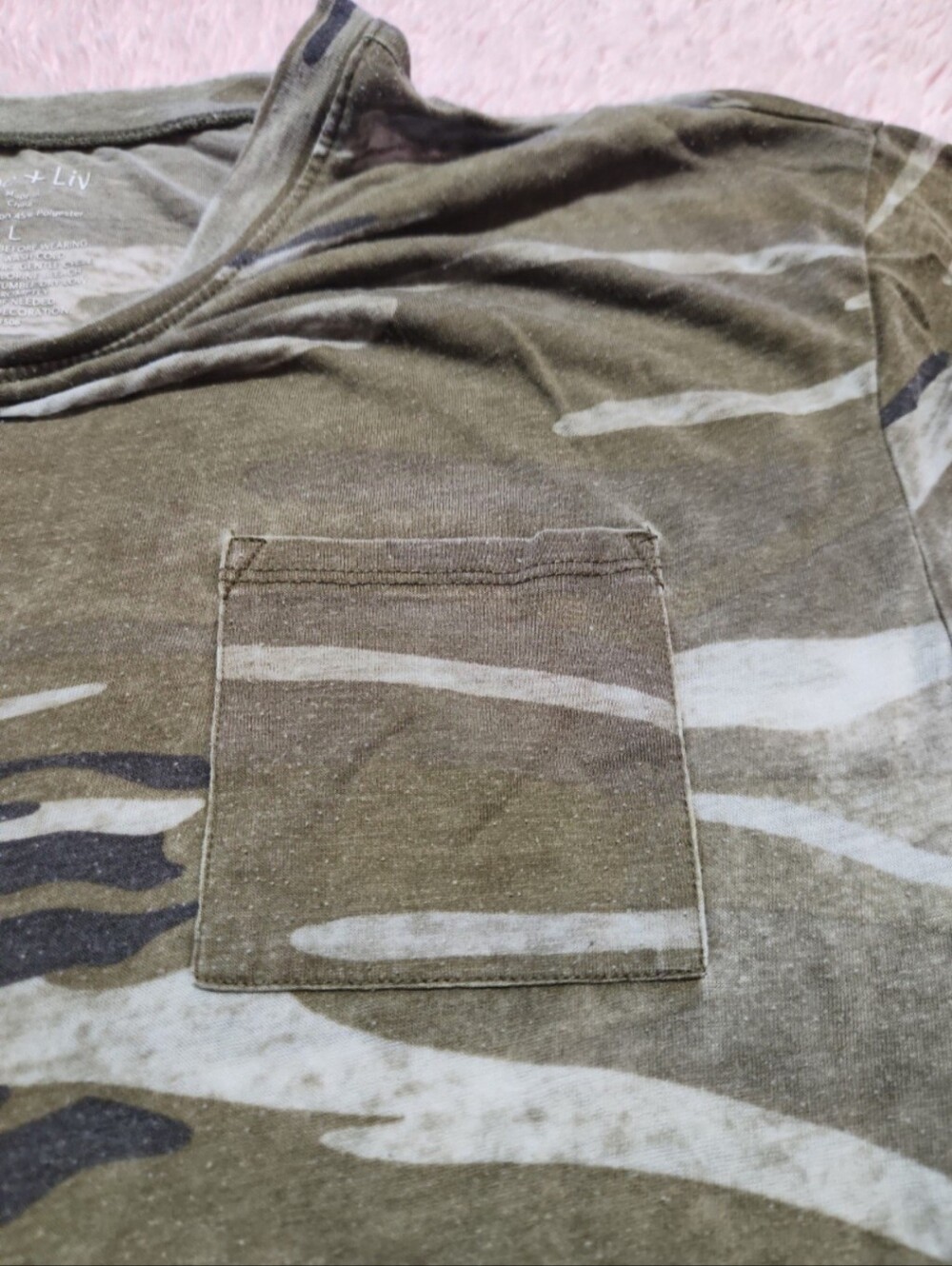Zoe + Liv Womens Large Camo Pocket Tee - Picture 3 of 4